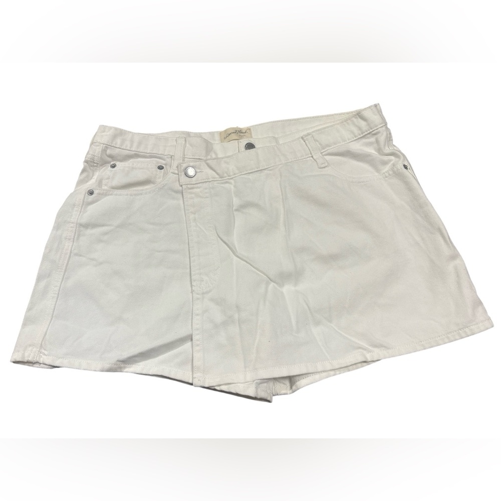 Universal Thread White Women Shorts